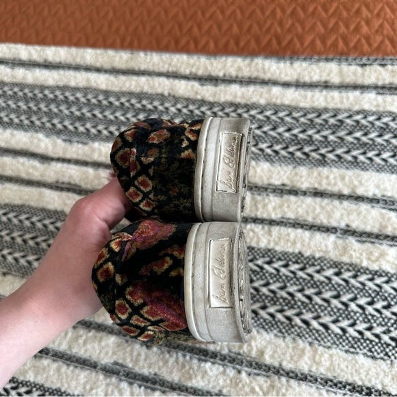 Sam Edelman leya pom pom fuzzy sneaker size 8.5 women’s velvet broccade - Picture 6 of 6